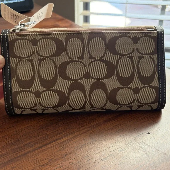 Vintage Coach Hampton Tan and Brown Signature Wallet - Picture 3 of 8